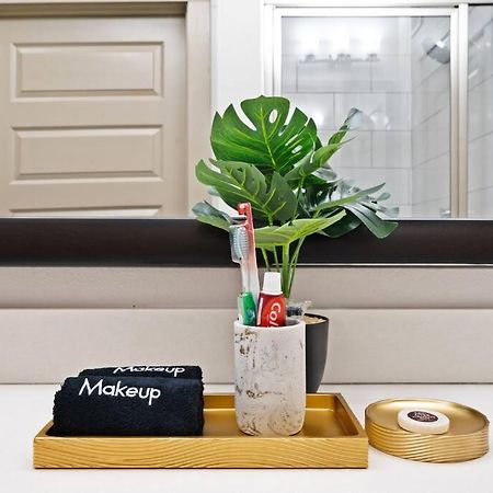 Downtown Houston Deluxe King Suite With Spa Amenities, Pool And Free Parking Ngoại thất bức ảnh