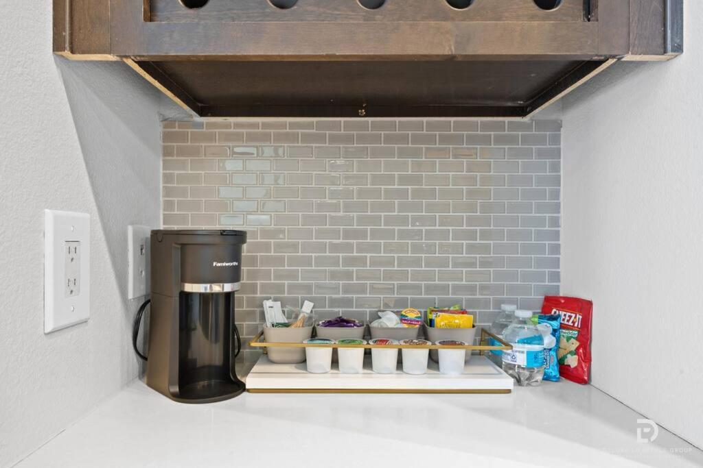 Downtown Houston Deluxe King Suite With Spa Amenities, Pool And Free Parking Ngoại thất bức ảnh