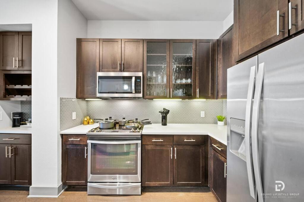 Downtown Houston Deluxe King Suite With Spa Amenities, Pool And Free Parking Ngoại thất bức ảnh