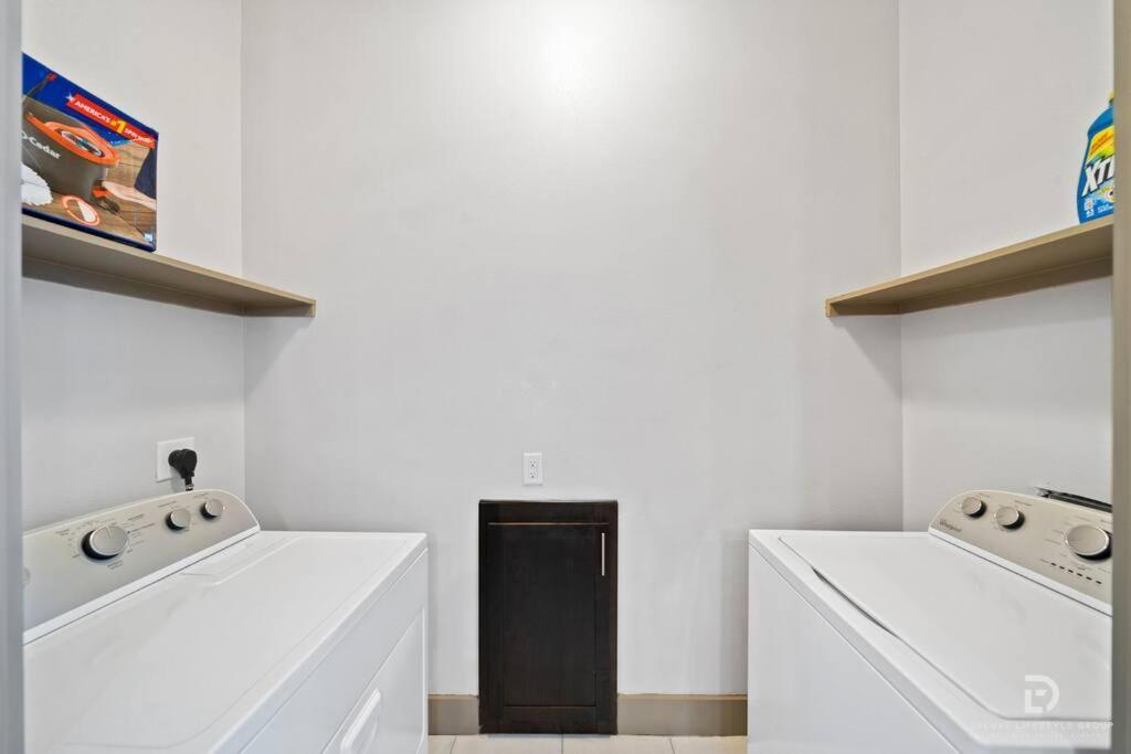Downtown Houston Deluxe King Suite With Spa Amenities, Pool And Free Parking Ngoại thất bức ảnh