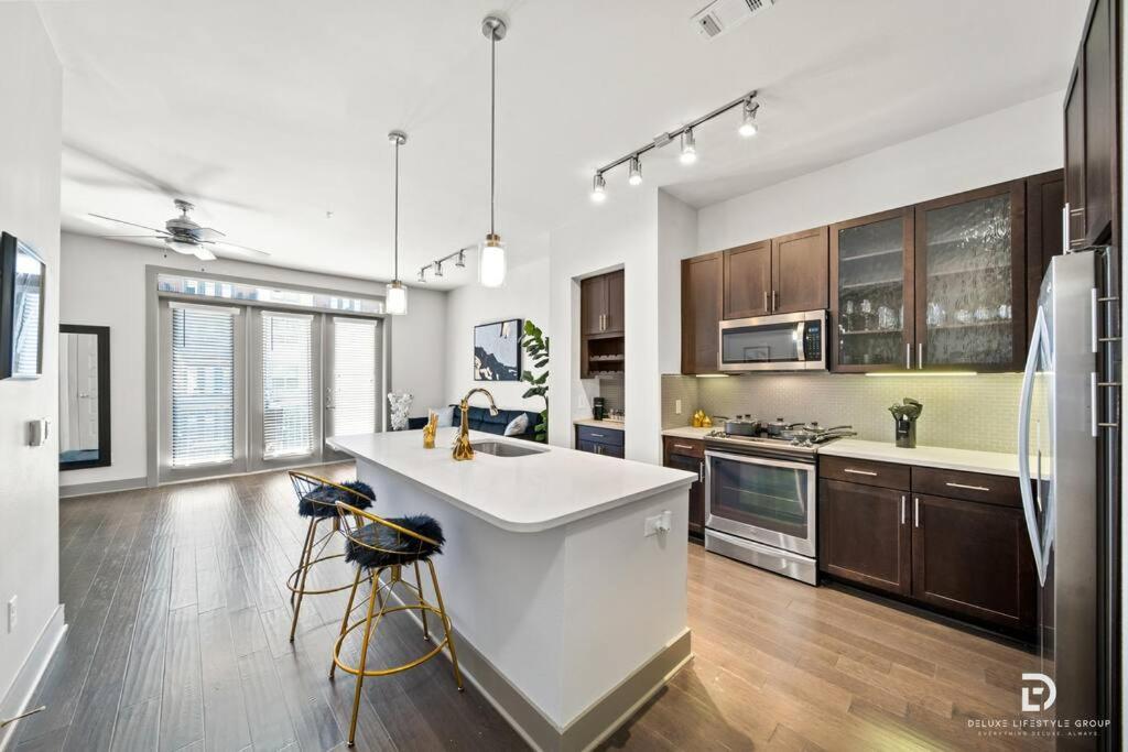 Downtown Houston Deluxe King Suite With Spa Amenities, Pool And Free Parking Ngoại thất bức ảnh