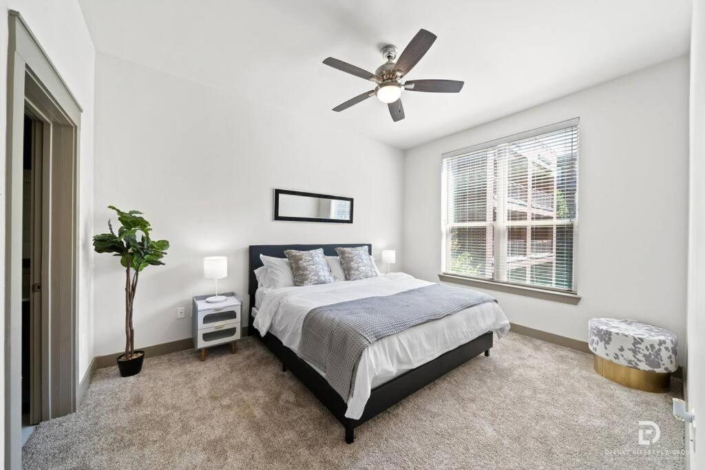 Downtown Houston Deluxe King Suite With Spa Amenities, Pool And Free Parking Ngoại thất bức ảnh