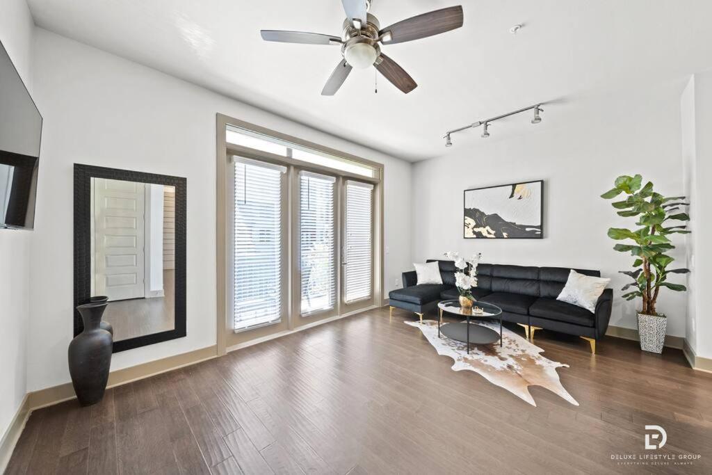 Downtown Houston Deluxe King Suite With Spa Amenities, Pool And Free Parking Ngoại thất bức ảnh